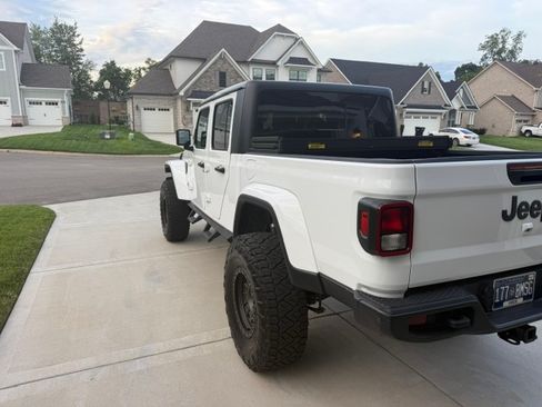 Used 2024 Jeep Gladiator Sport AWD/4WD image 15