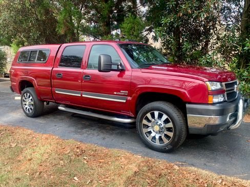 Used 2006 Chevrolet Silverado 2500 LT w/ Heavy-Duty Power Package image 5