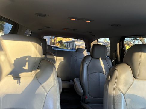 Used 2015 GMC Acadia SLT image 9