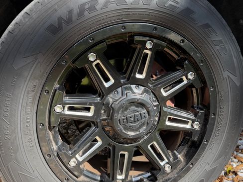 Used 2015 GMC Canyon SLT image 12