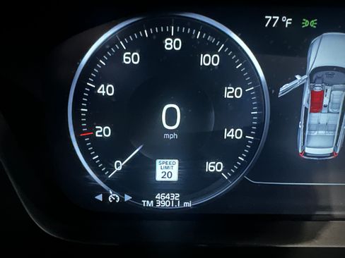 Used 2021 Volvo V60 T5 Cross Country w/ Climate Package image 15