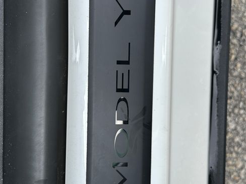 Used 2023 Tesla Model Y Long Range image 20