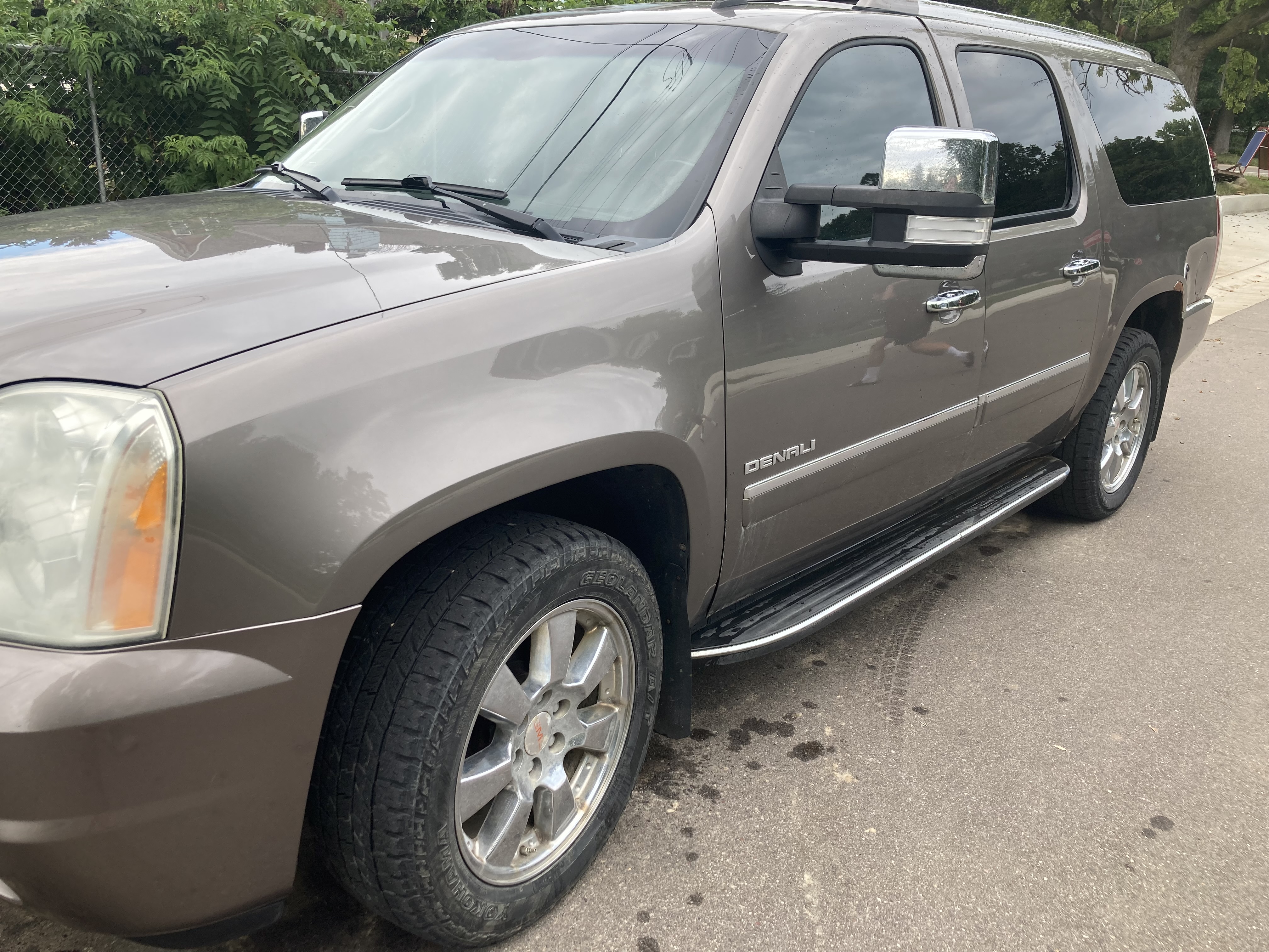Used 2012 GMC Yukon XL Denali AWD/4WD image 2
