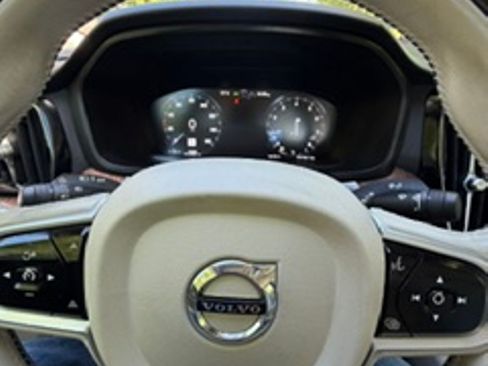 Used 2019 Volvo S60 T5 Momentum w/ Multimedia Package FWD image 15