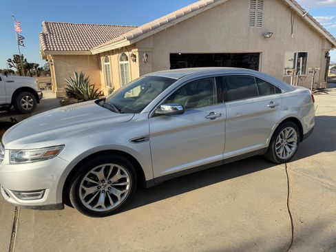 Used 2013 Ford Taurus Limited image 2