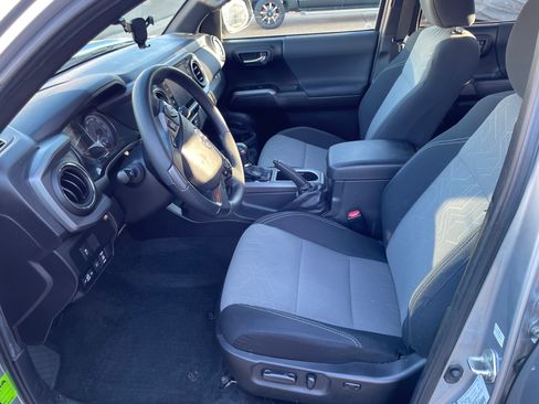 Used 2022 Toyota Tacoma TRD Sport w/ Technology Package RWD image 15