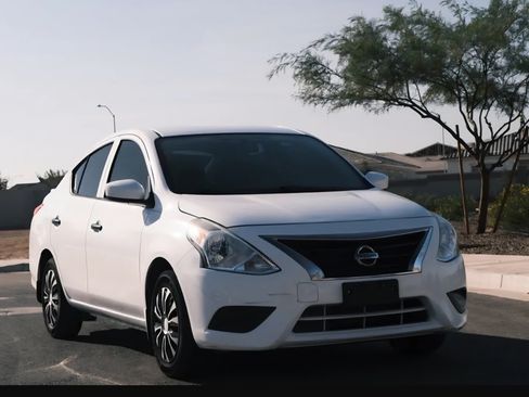 Used 2018 Nissan Versa S Plus FWD image 1