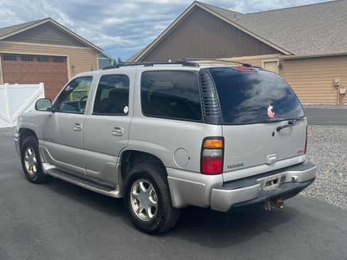 Used 2004 GMC Yukon Denali AWD/4WD image 2