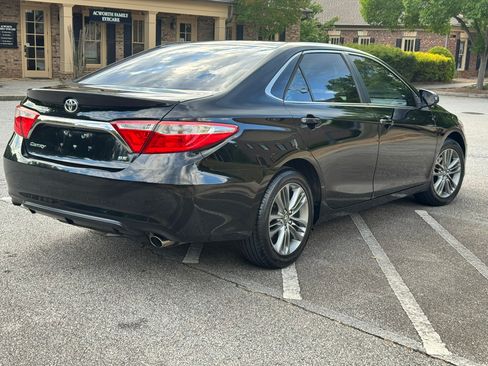 Used 2017 Toyota Camry SE FWD image 6