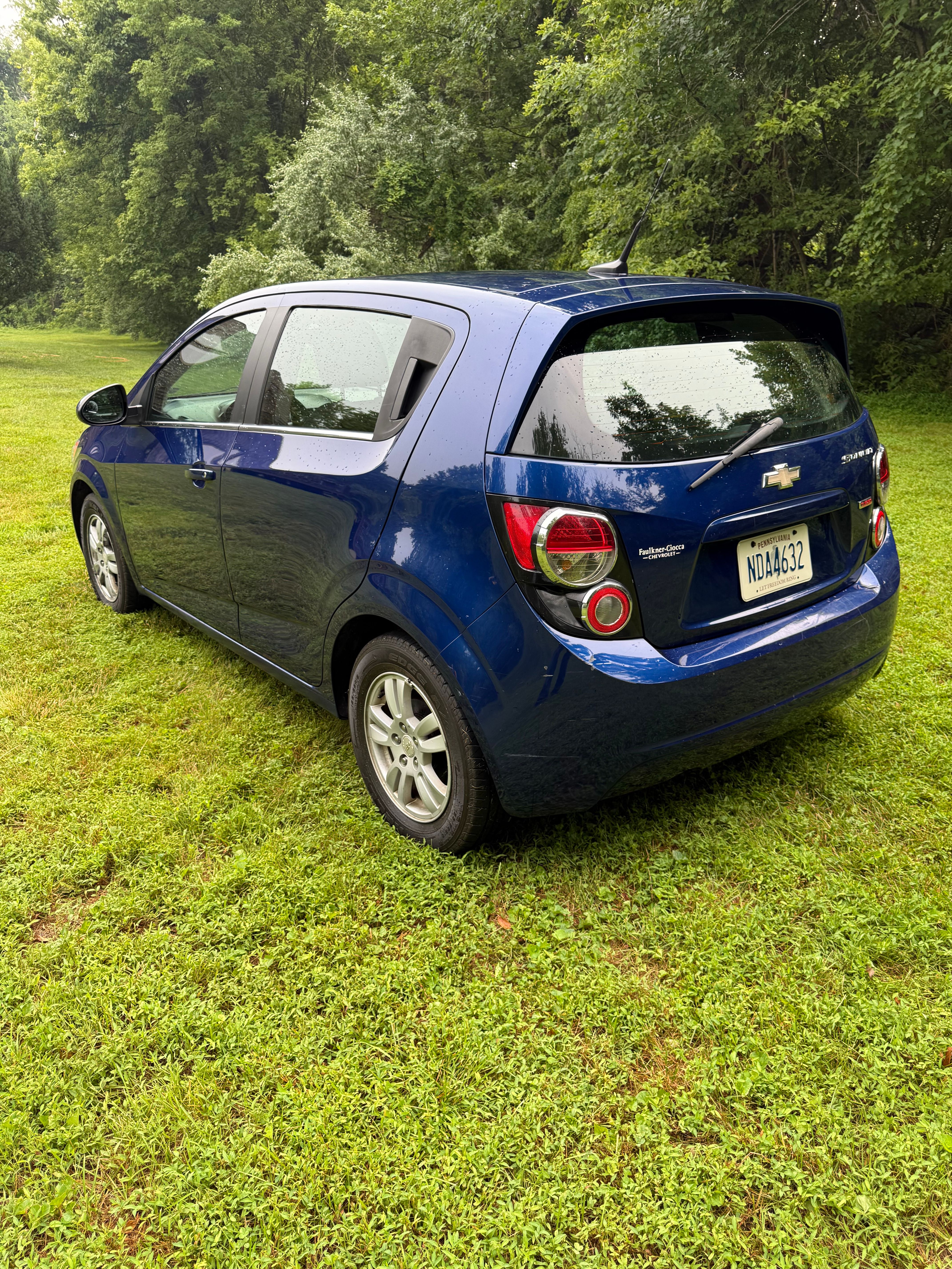 Used 2014 Chevrolet Sonic LT w/ Fun and Sun Package FWD image 6