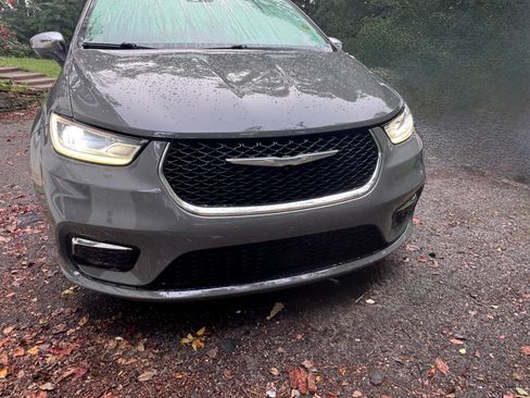 Used 2021 Chrysler Pacifica Limited FWD image 5