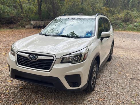 Used 2019 Subaru Forester Premium image 2