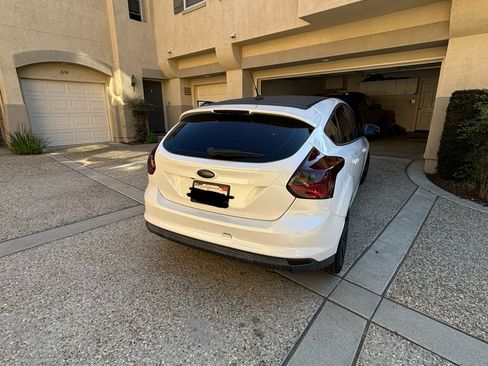 Used 2014 Ford Focus Titanium FWD image 5