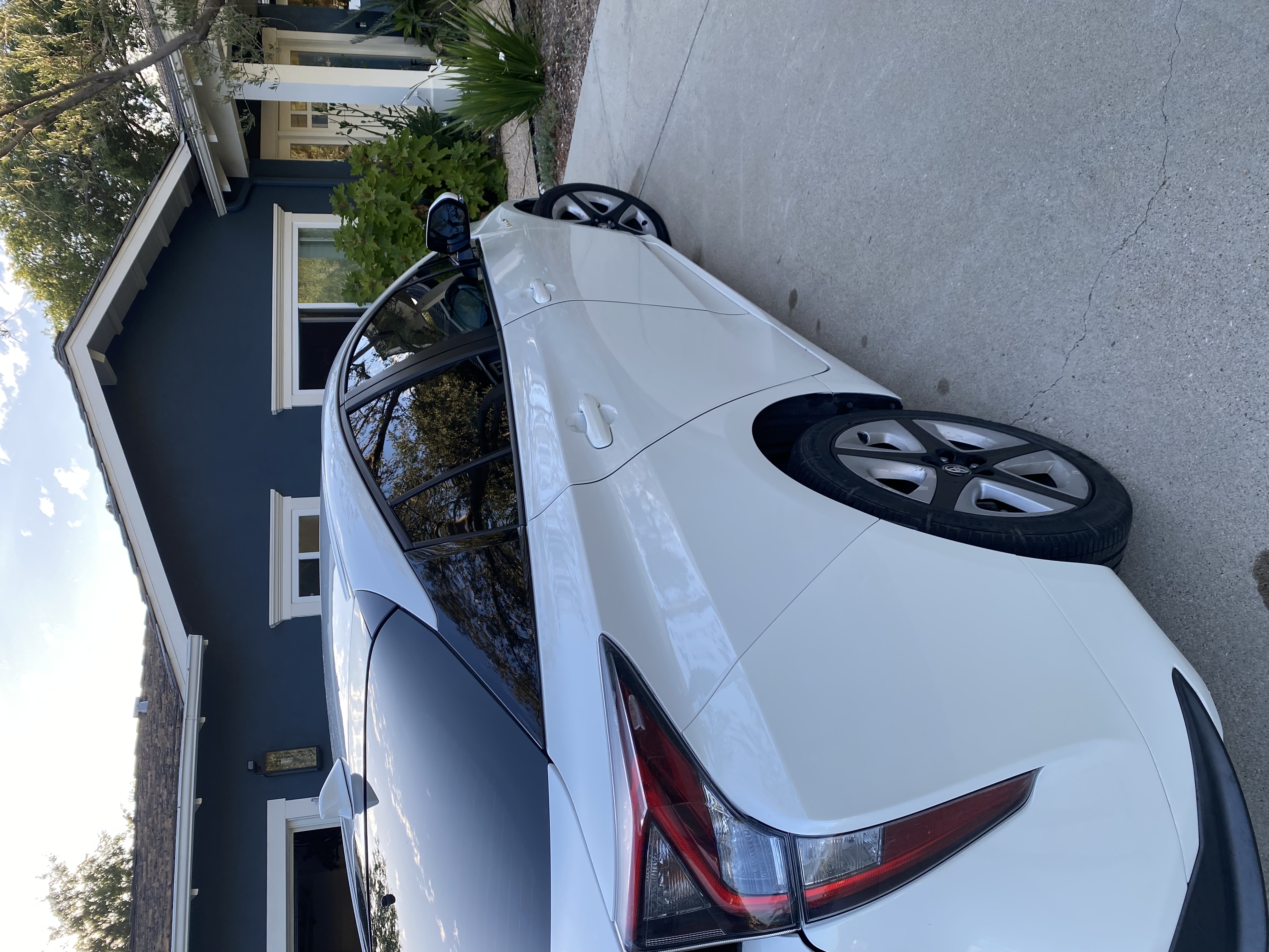 Used 2016 Toyota Prius Four Touring FWD image 5