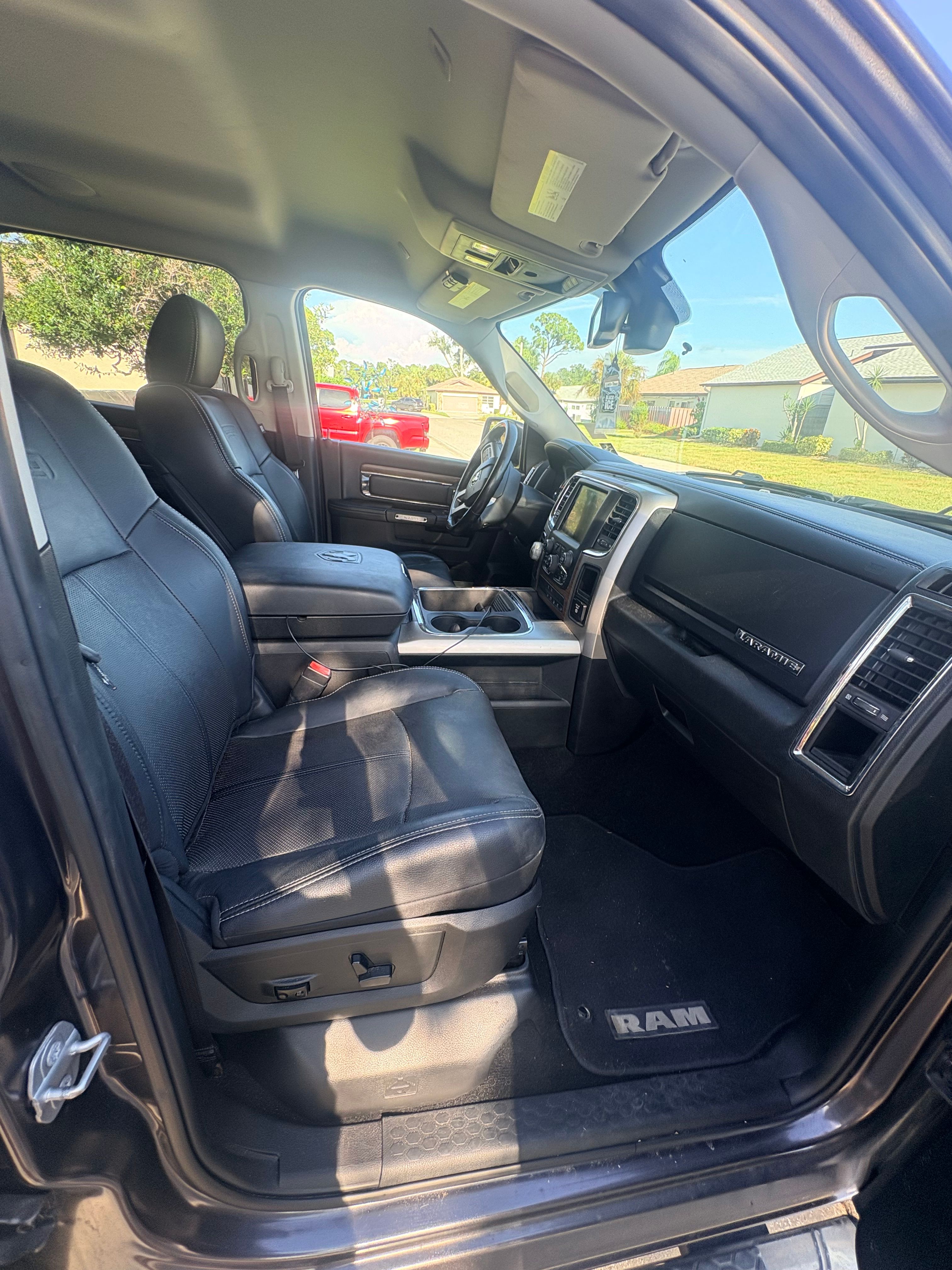 Used 2018 RAM 1500 Laramie w/ Cold Weather Group AWD/4WD image 9