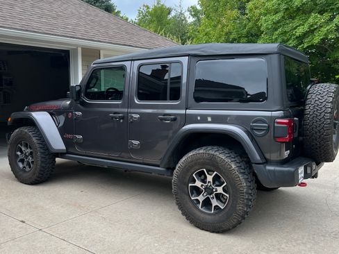 Used 2018 Jeep Wrangler Unlimited Rubicon w/ Dual Top Group AWD/4WD image 2