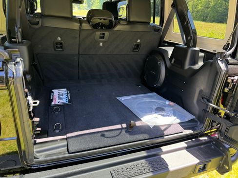 Used 2021 Jeep Wrangler Unlimited Rubicon w/ Trailer Tow Package AWD/4WD image 11