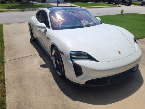 Used 2020 Porsche Taycan Turbo S image 11