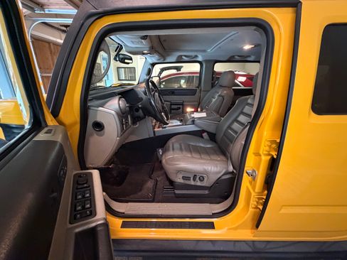 Used 2003 HUMMER H2 w/ Preferred Equipment Group image 26