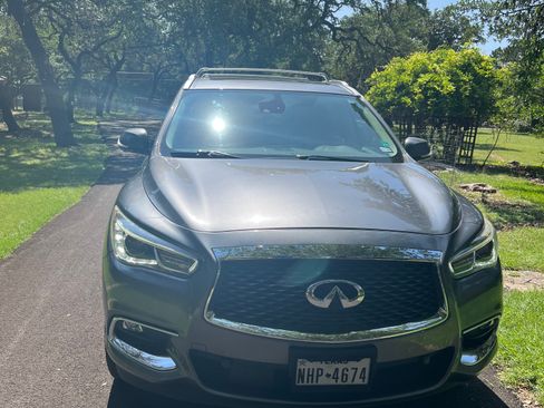 Used 2019 INFINITI QX60 Luxe w/ Sensory Package FWD image 2