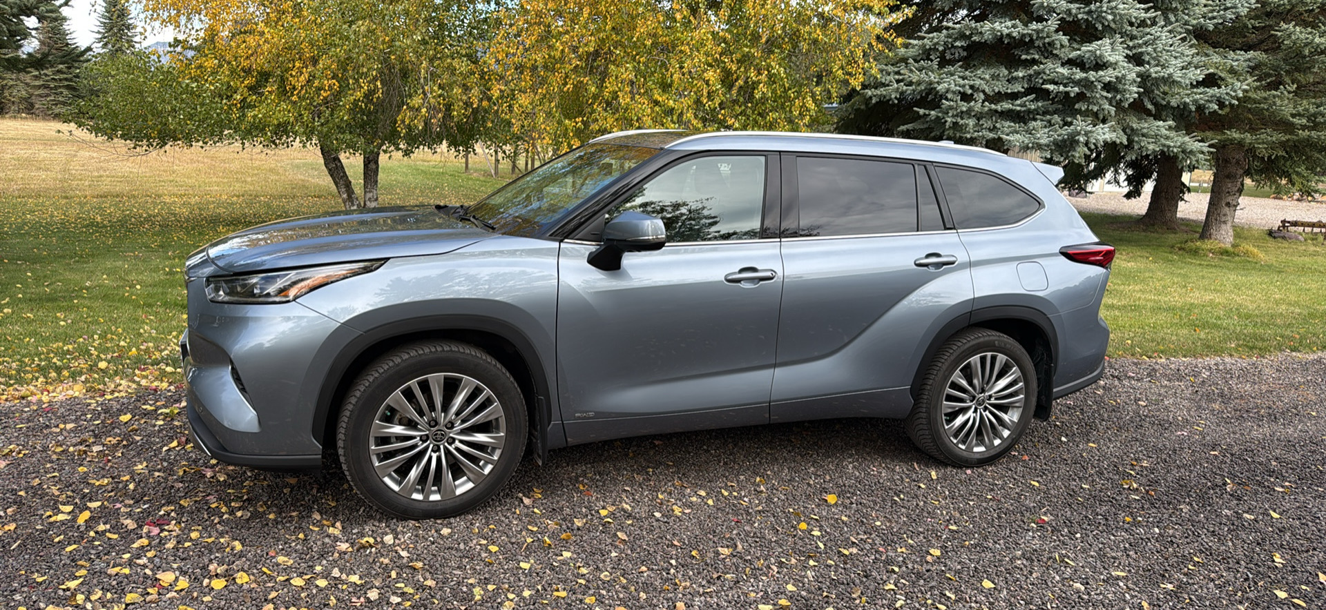 Used 2022 Toyota Highlander Platinum AWD/4WD image 1