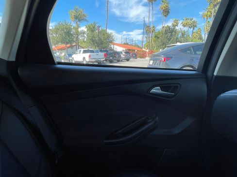 Used 2015 Ford Focus SE w/ Equipment Group 201A image 16