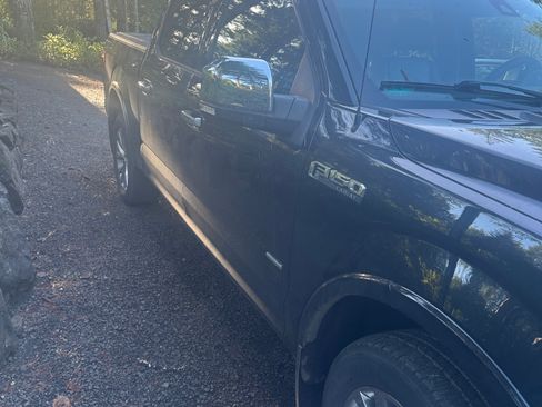 Used 2017 Ford F150 Lariat w/ Equipment Group 502A Luxury image 4