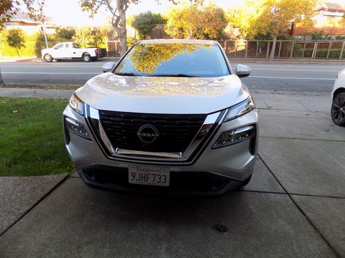 Used 2023 Nissan Rogue SV image 4