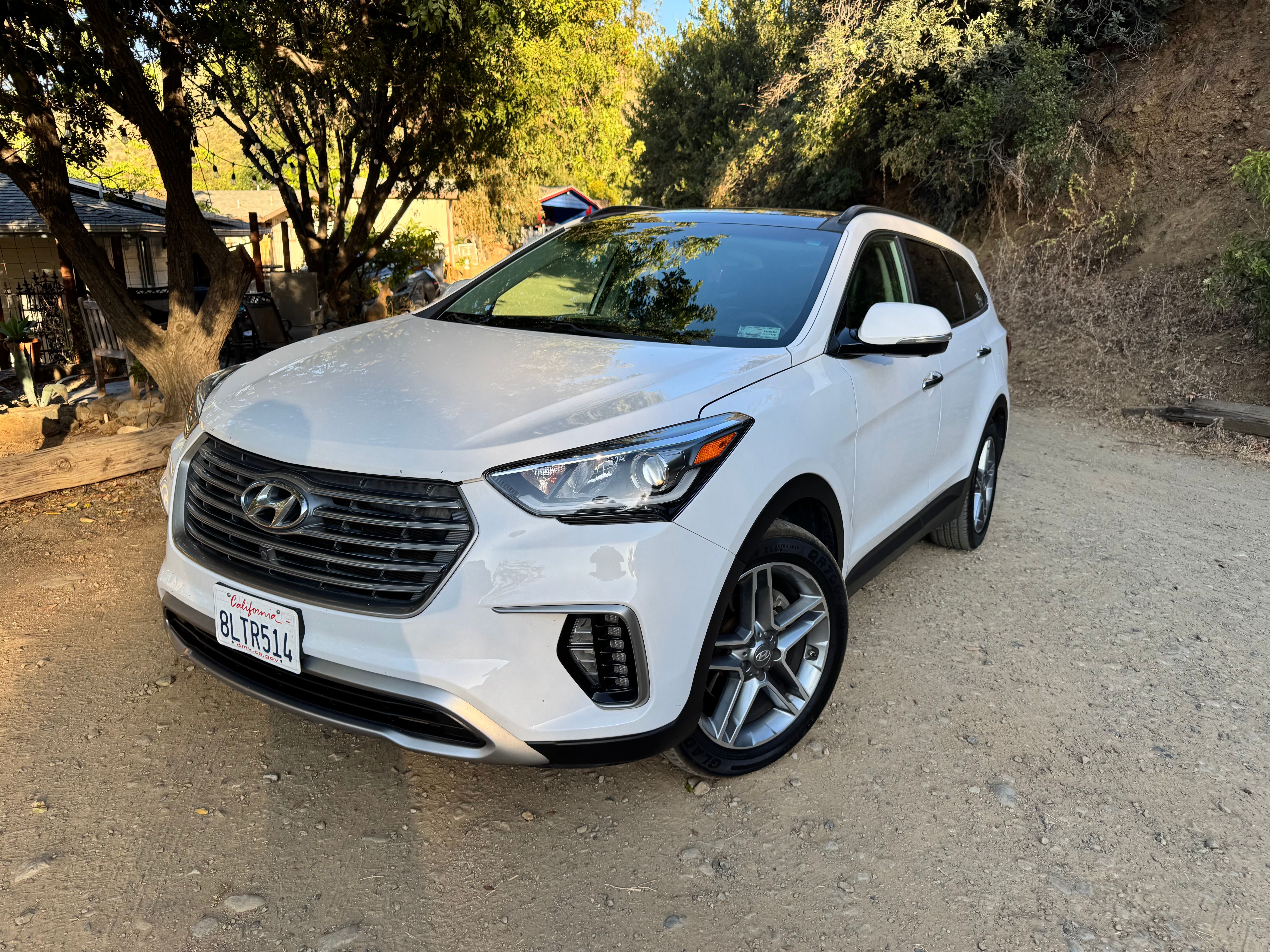 Used 2017 Hyundai Santa Fe FWD image 1
