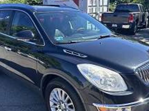 Used 2010 Buick Enclave CXL w/ Trailering Provision Package FWD image 8