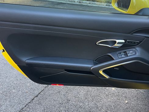 Used 2018 Porsche 911 Carrera image 6