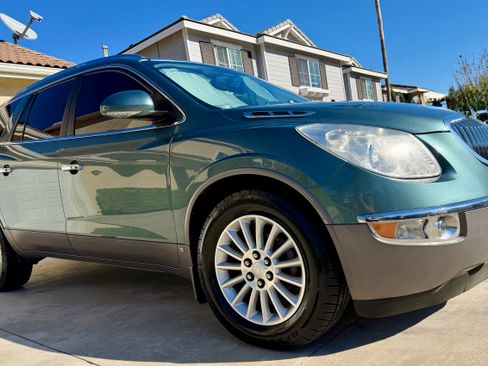 Used 2010 Buick Enclave CXL image 19