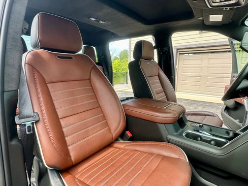Used 2024 GMC Sierra 3500 Denali Ultimate AWD/4WD image 9
