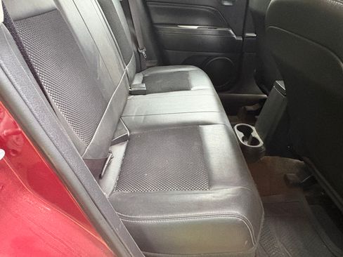 Used 2016 Jeep Compass Latitude FWD image 10