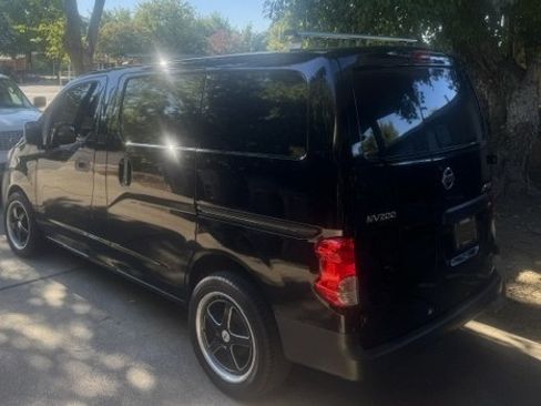 Used 2013 Nissan NV200 SV w/ Technology Pkg FWD image 4
