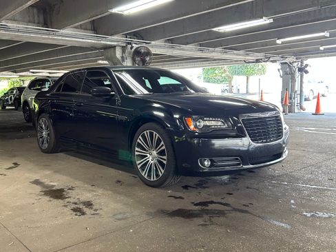 Used 2014 Chrysler 300 S image 16