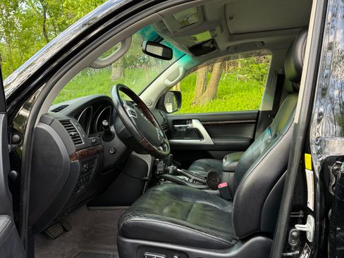 Used 2013 Toyota Land Cruiser image 8