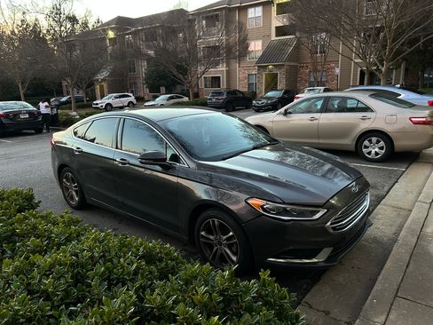 Used 2018 Ford Fusion SE image 4
