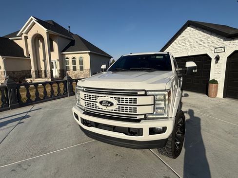 Used 2017 Ford F350 Platinum w/ Platinum Ultimate Package image 4