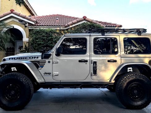 Used 2024 Jeep Wrangler Unlimited Rubicon 4xe image 2