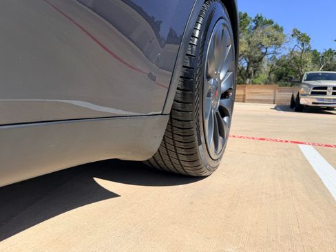 Used 2022 Tesla Model Y Performance image 19