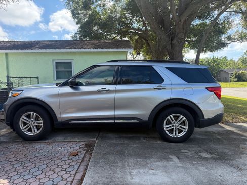 Used 2021 Ford Explorer XLT w/ Equipment Group 202A image 10