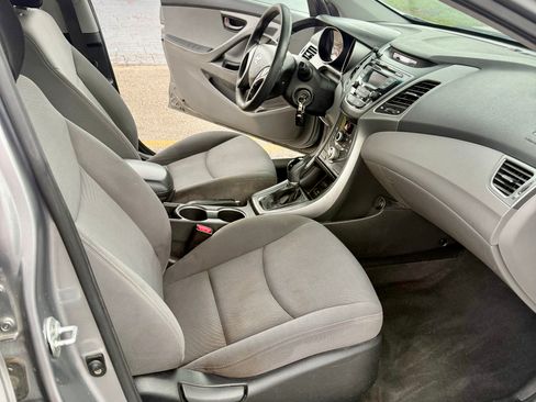 Used 2014 Hyundai Elantra SE image 12