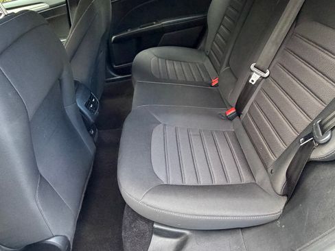 Used 2020 Ford Fusion SE image 4