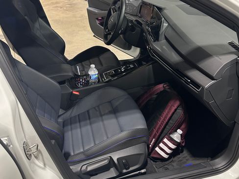 Used 2023 Volkswagen Golf R image 16