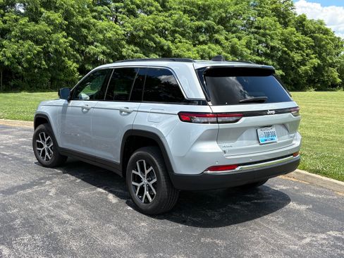 Used 2025 Jeep Grand Cherokee Limited AWD/4WD image 10