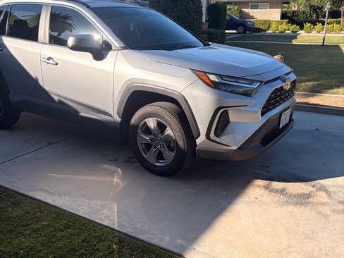 Used 2022 Toyota RAV4 XLE FWD image 1