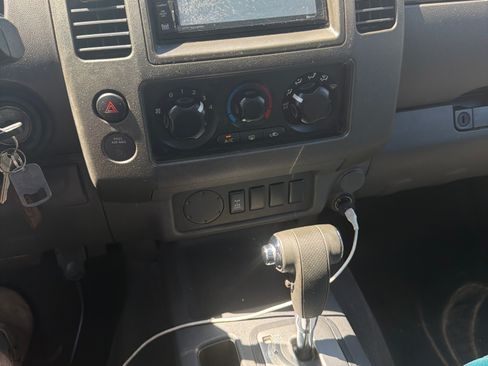 Used 2008 Nissan Frontier NISMO w/ Moonroof Pkg image 9