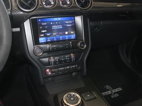 Used 2020 Ford Mustang Shelby GT500 w/ Carbon Fiber Track Pack image 14