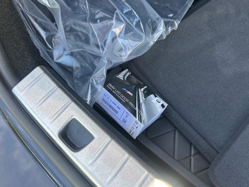 Used 2022 BMW M760i xDrive w/ Luxury Rear Seating Package image 25